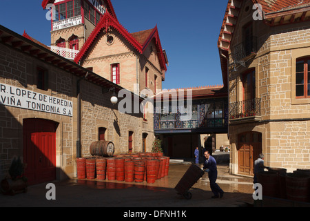 Bodega R. Lopez de Heredia, Vina Tondonia, cantina, Camino Vasco del interior, Via di San Giacomo, Camino de Santiago, pellegrini w Foto Stock