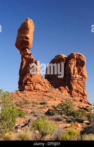 Guglia di roccia roccia equilibrato, Arches National Park, Moab, Utah, Southwest USA, America Foto Stock