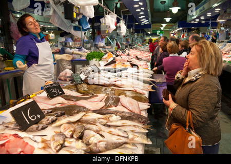 Freschi frutti di mare, Mercat Olivar, market hall, centro di Palma, Palma de Mallorca, Mallorca, Spagna Foto Stock