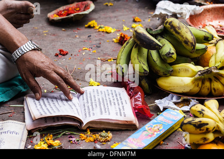 Cerimonia di matrimonio a Kumbeshwar Mahadev temple. Lalitpur-Patan. Il Nepal Foto Stock