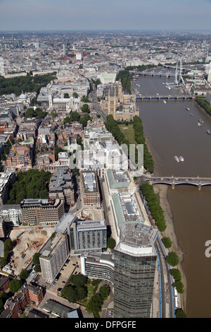 Vista aerea di Millbank Tower, Millbank, La Casa del Parlamento e il fiume Tamigi a Londra Foto Stock