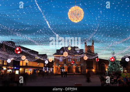 Le luci di Natale decorazioni, la Guildhall, Cathedral Square, Città di Peterborough, CAMBRIDGESHIRE, England, Regno Unito Foto Stock