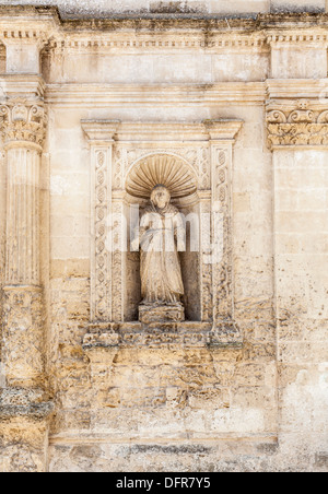 Statua a Palazzo Lanfranchi, il Museo di Arte Moderna di Basilicata, Matera, Italia meridionale, Città Europea della Cultura 2019 Foto Stock