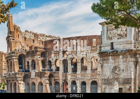 Arco di Costantino (Arco di Costantino) è situato di fronte al Colosseo. Fu costruito da 312 a 315, Roma, Italia, Europa Foto Stock