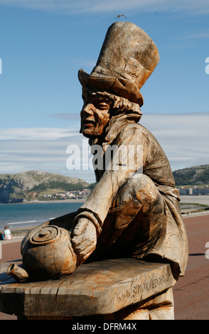 Mad Hatter carving lungomare Llandudno Conwy Wales UK Foto Stock