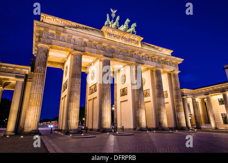 La Porta di Brandeburgo a Berlino, Germania. La Porta di Brandeburgo a Berlino, Germania. Foto Stock