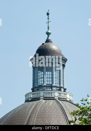 Storica Torre cupola e la cappella con weathervane swan della Chiesa luterana a Amsterdam, Paesi Bassi il 4 ottobre, 2010 Foto Stock