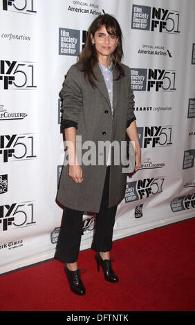 New York, New York, Stati Uniti d'America. 8 Ott, 2013. L'attrice Amanda Peet assiste la cinquantunesima annuale di New York Film Festival premiere del '12 Anni uno slave" tenutosi a Alice Tully Hall presso il Lincoln Center. Credito: Nancy Kaszerman/ZUMAPRESS.com/Alamy Live News Foto Stock