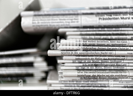 Pila di quotidiani, Germania Foto Stock