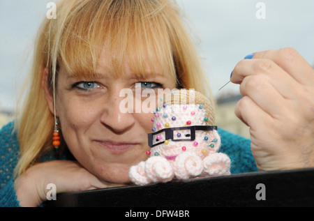 Kat duro da Brighton ha prodotto un Michael Gove cuscino di pin che vende su internet Foto Stock