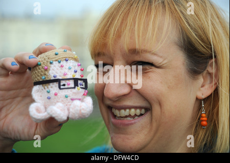 Kat duro da Brighton ha prodotto un Michael Gove cuscino di pin che vende su internet Foto Stock