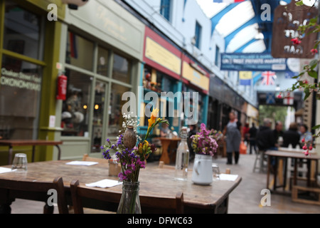 Brixton Vlllage mercato, un mercato inddor che è stata recentemente gentrified. Foto Stock