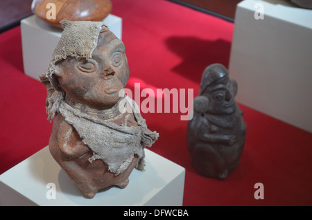 La ceramica in mostra al Museo de Sitio Huaca Pucllana, Miraflores Lima, Perù Foto Stock