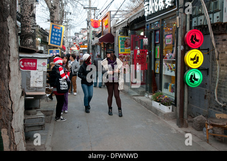 Nanluoguxiang hutong - uno dei più famosi hutong di Pechino, Cina Foto Stock