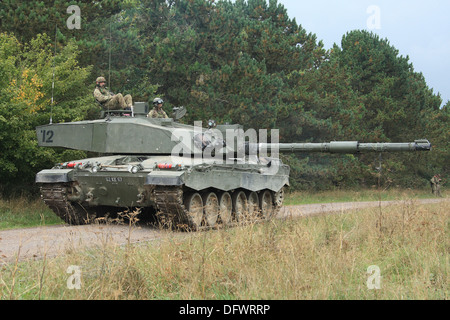 Challenger 2 serbatoio su Salisbury Plain Area Formazione Foto Stock