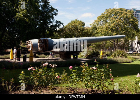 15 pollici artiglieria navale da HMS Ramillies & HMS Roberts al di fuori del museo imperiale della guerra, Lambeth Road, Londra, Regno Unito. Foto Stock