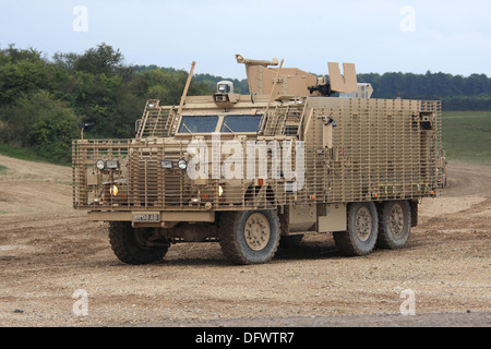 Mastiff PPV (Protetto Patrol Veicolo) essendo dimostrata su Salisbury Plain Area Formazione Foto Stock