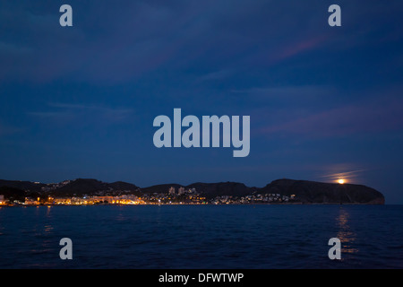 Ore del sorgere da cala andrago a Teulada Moraira, Alicante, Costa Blanca, Comunidad Valenciana, Spagna, Europa Foto Stock