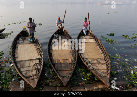 BANGLADESH Dhaka barche sul fiume Buriganga Foto Stock