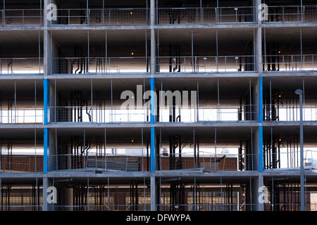 Piani di condominio in costruzione in città Foto Stock