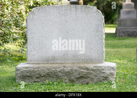 Lapide vuota nel cimitero Foto Stock