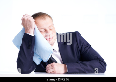 Ritratto di calma imprenditore dormire sul cuscino in isolamento Foto Stock