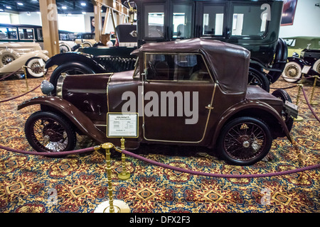 Un 1923 Bugatti 23 Brescia Cabriolet presso la collezione Nethercutt Sylmar in California Foto Stock