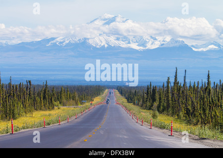 Mount St Elias visto da Glenn Highway in Alaska Foto Stock