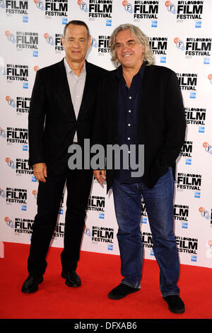 Londra, Regno Unito. Il 9 ottobre 2013. Tom Hanks und Paul Greengrass beim 'Captain Phillips Photocall im Rahmen des 57. BFI London Film Festival. Londra, 09.10.2013 Credito: dpa picture alliance/Alamy Live News Foto Stock