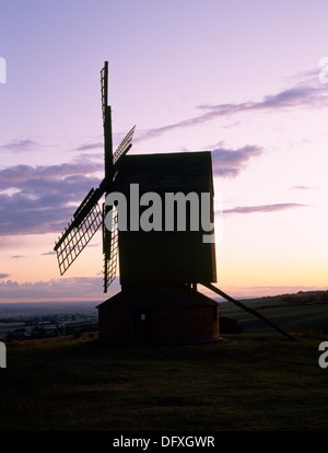 Del XVII secolo post-mulino sul comune Brill, Buckinghamshire: uno dei più antichi in Inghilterra era in uso commerciale fino al 1916 da Miller Albert Nixey. Foto Stock