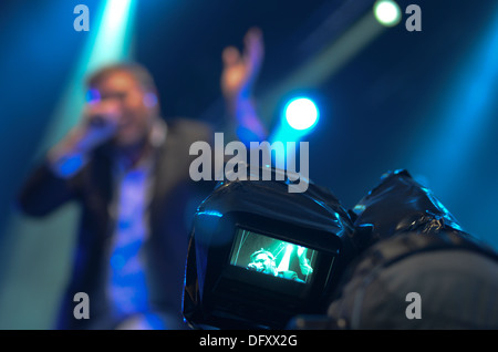 Guy Garvey dalla band britannica gomito al Jodrell Bank Observatory nel Cheshire, Inghilterra Foto Stock