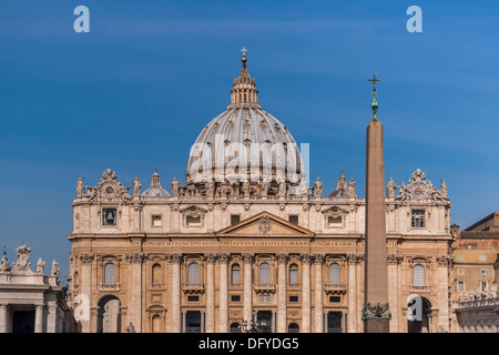 Piazza San Pietro e la Basilica di San Pietro , lo Stato della Città del Vaticano, Roma, Lazio, l'Italia, Europa Foto Stock