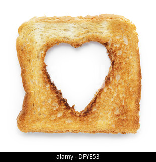 Tostate fette di pane bianco con foro forma di cuore, su sfondo bianco con ombra Foto Stock