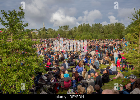 Concerto estivo nel parco, "di mostri e uomini", Reykjavik, Islanda Foto Stock