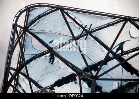 Elevato livello di costruzione lavoro costruttori sul rinnovo del giardino sul tetto 6 Bevis MARKS LONDON REGNO UNITO Foto Stock