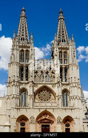 Facciata principale e la parete ovest di Burgos Cattedrale Gotica, Burgos, Castilla y Leon. Spagna Foto Stock