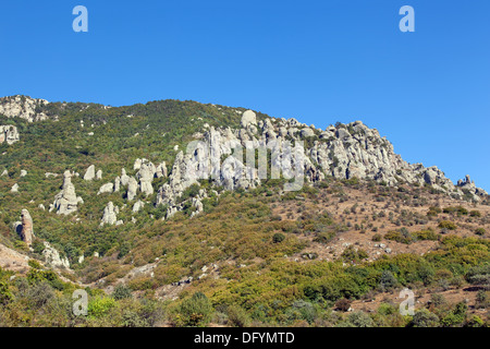 Belle montagne paesaggio in Crimea. Valle dei fantasmi Foto Stock