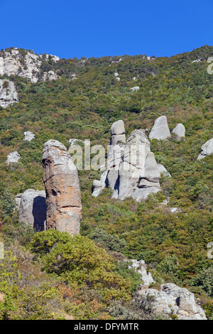 Belle montagne paesaggio in Crimea. Valle dei fantasmi Foto Stock