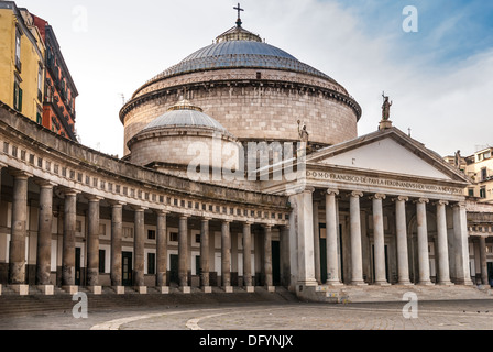 San Francesco di Paola in Piazza del Plebiscito a Napoli, Italia Foto Stock