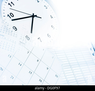 Orologio e calendario composito. Spazio di copia Foto Stock