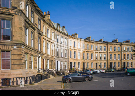 Un attraente fila verso la metà del XIX secolo.townhouses nel west end di Glasgow noto come il Park Terrace di importanza architettonica Foto Stock