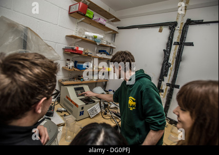 Arduino segno legge la Hackspace Londra spazio Hack Shoreditch Ce2 non a scopo di lucro, comunità - eseguire hacker spazio nel centro di Londra. Foto Stock