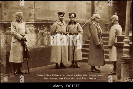 Ak Kaiser Guglielmo II im Hauptquartier des Kronprinzen, Prinz Oskar, NPG 5115; Foto Stock