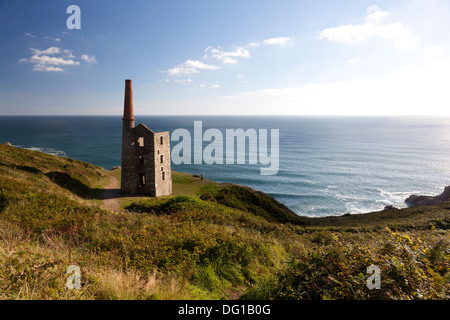 Rovine di Wheal prosperare motore di data mining casa a testa Rinsey, Cornwall Foto Stock