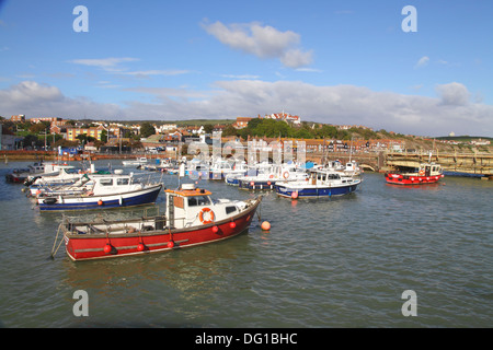 Barche da pesca nel porto di Folkestone Kent England Regno Unito Foto Stock
