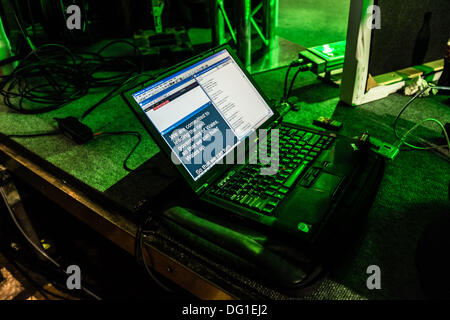 Aberystwyth Wales UK, Ottobre 11 2013 Autocue su un laptop che mostra i leader del discorso di Plaid Cymru festa annuale conferenza Aberystwyth UK Credit: keith morris/Alamy Live News Foto Stock