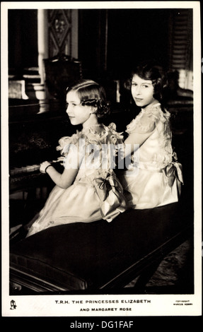 Ak le LL.AA.RR Le principesse Elisabetta e Margaret Rose, pianoforte; Foto Stock