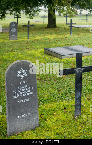 WWI tombe di soldati tedeschi nella prima guerra mondiale uno Deutscher Soldatenfriedhof Consenvoye, battaglia di Verdun, Francia Foto Stock