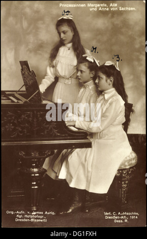 Ak Prinzessinnen Margarete, Alix und Anna von Sachsen, Klavier; Foto Stock