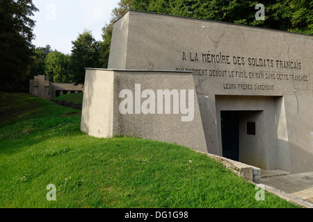 Prima guerra mondiale una memorial Tranchée Des Baïonnettes / scavo delle baionette a Douaumont, Lorena, WWI battaglia di Verdun, Francia Foto Stock